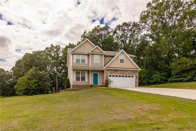 $400,000 | 129 Saddlebrook Avenue, Pickens, SC 29671