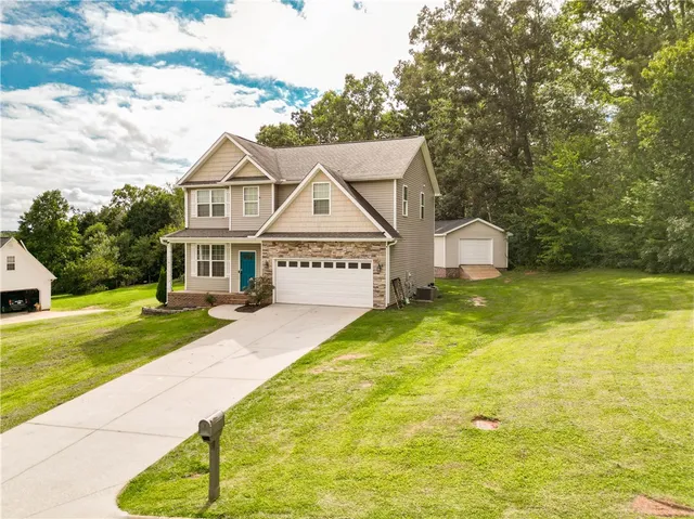 $400,000 | 129 Saddlebrook Avenue, Pickens, SC 29671