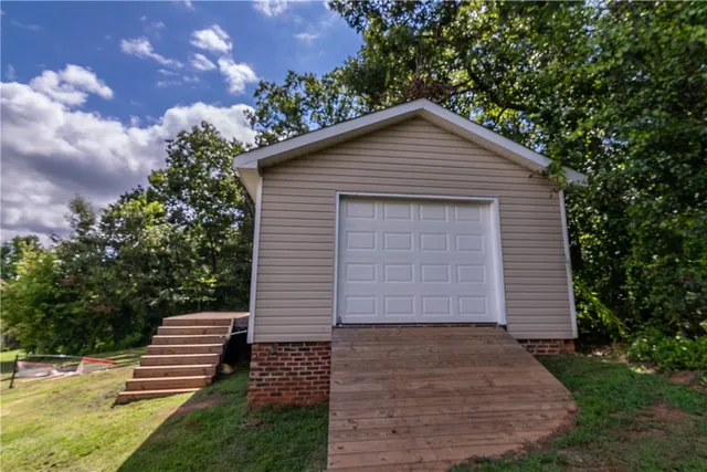 $400,000 | 129 Saddlebrook Avenue, Pickens, SC 29671