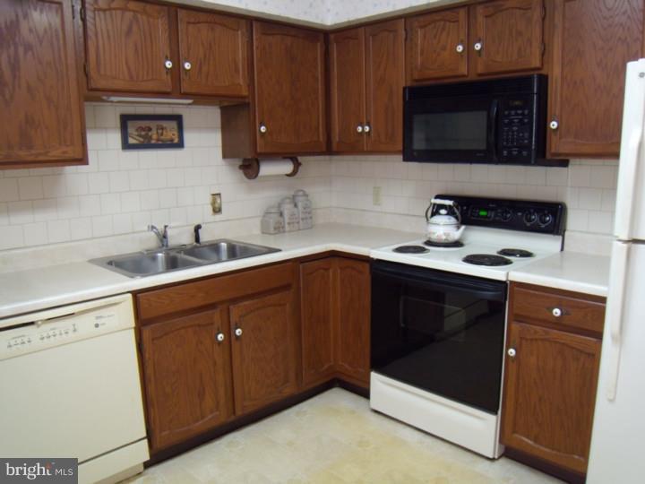 269 Valley Stream Lane Wayne, PA 19087 - Photo 2 of 10