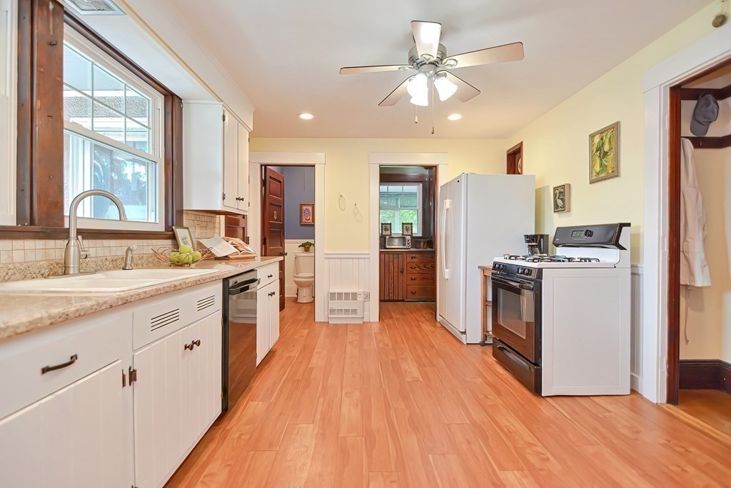 94 Rivulet Street Uxbridge, MA 01569 - Photo 4 of 37 Gallery Image 4