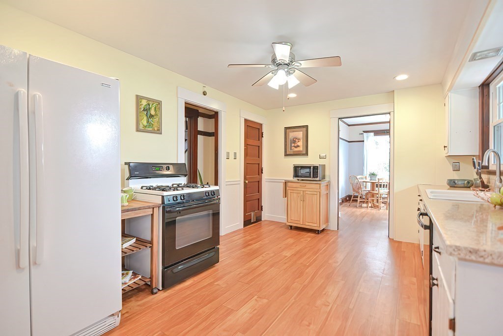 94 Rivulet Street Uxbridge, MA 01569 - Photo 5 of 37 Gallery Image 5