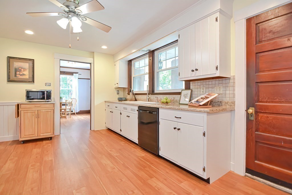 94 Rivulet Street Uxbridge, MA 01569 - Photo 6 of 37 Gallery Image 6