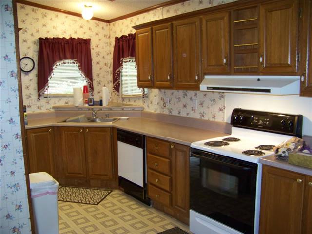 1636 Bend Road Clarksville, TN 37040 - Photo 2 of 20 THE FULLY EQUIPPED KITCHEN ALSO HAS GOOD CABINET SPACE.
