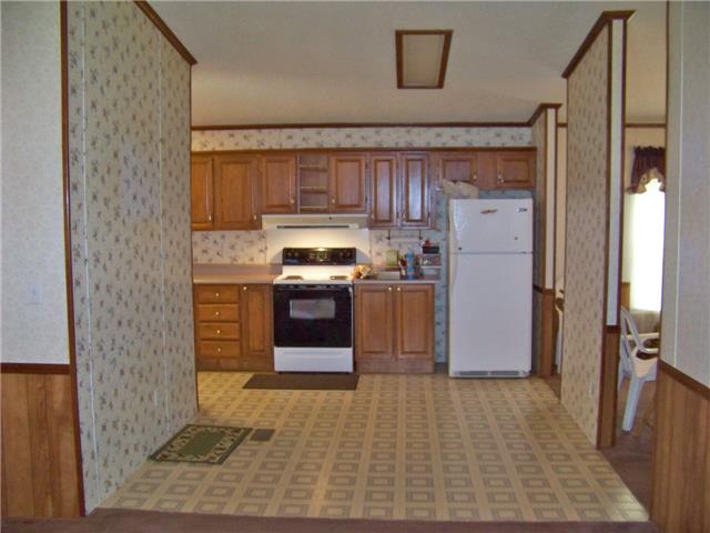 1636 Bend Road Clarksville, TN 37040 - Photo 3 of 20 A LARGE EATING AREA OFF THE KITCHEN PROVIDES ROOM FOR A LARGE DINING TABLE.