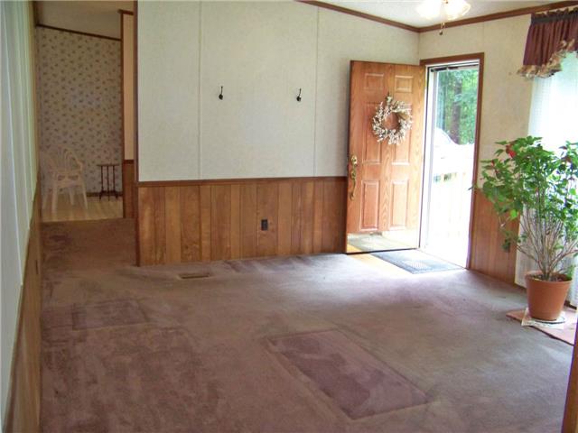 1636 Bend Road Clarksville, TN 37040 - Photo 5 of 20 THIS SPACIOUS LIVING ROOM ALLOWS PLENTY OF NATURAL LIGHT.