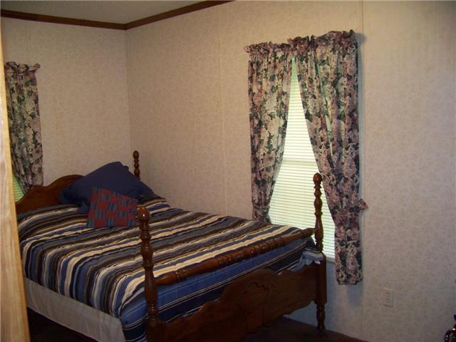 1636 Bend Road Clarksville, TN 37040 - Photo 10 of 20 2ND BEDROOM