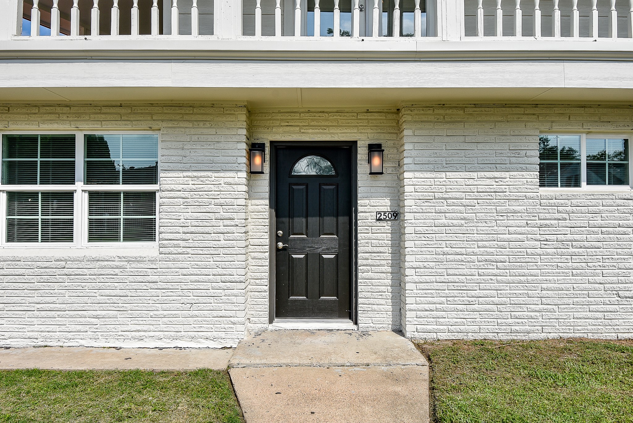 2509 Oakcliff Street Houston, TX 77023 - Photo 3 of 31 a front view of a house with a yard