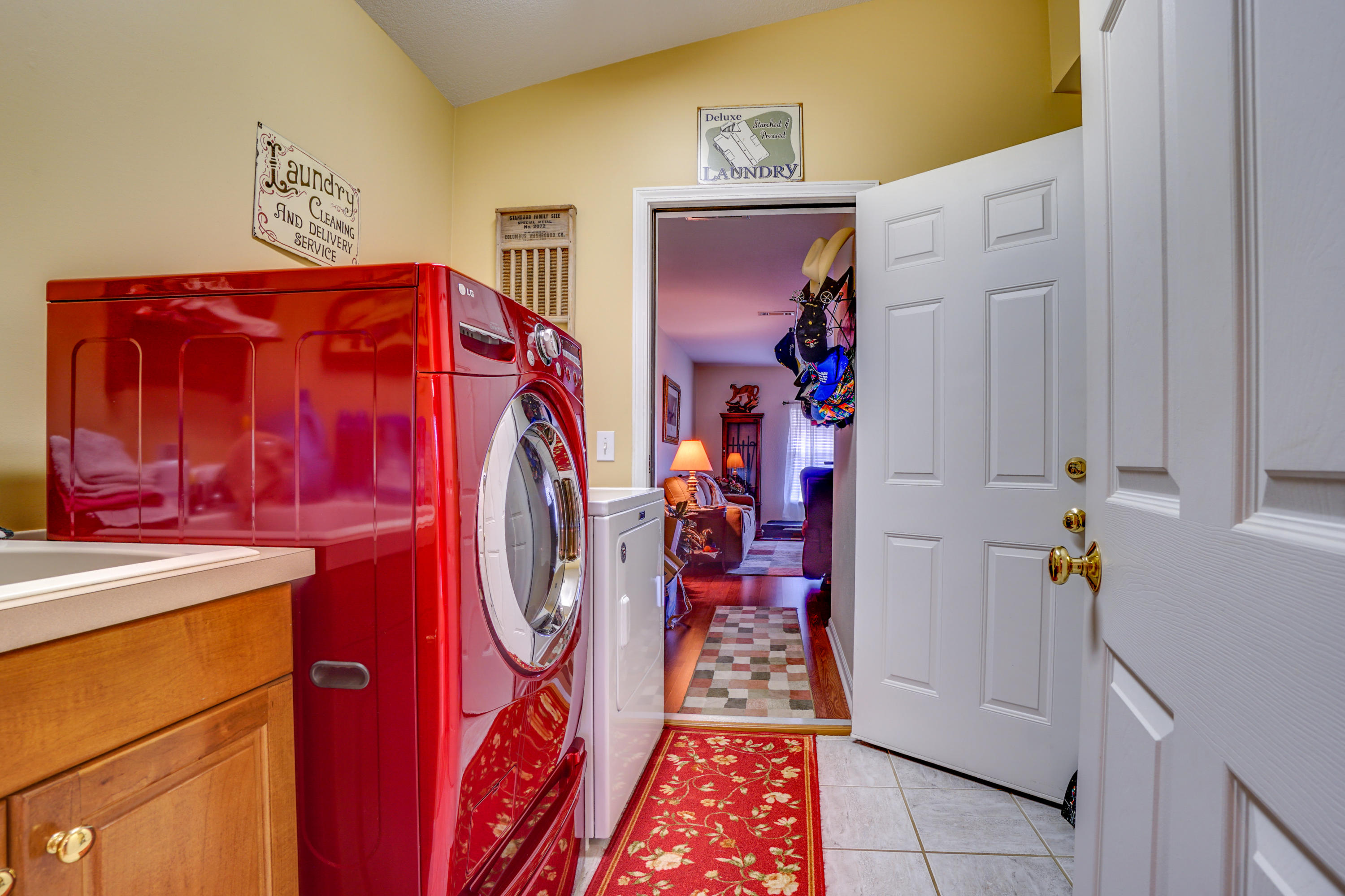 1940 Eldridge Road Cottondale, FL 32431 - Photo 25 of 42 a utility room with dryer and washer