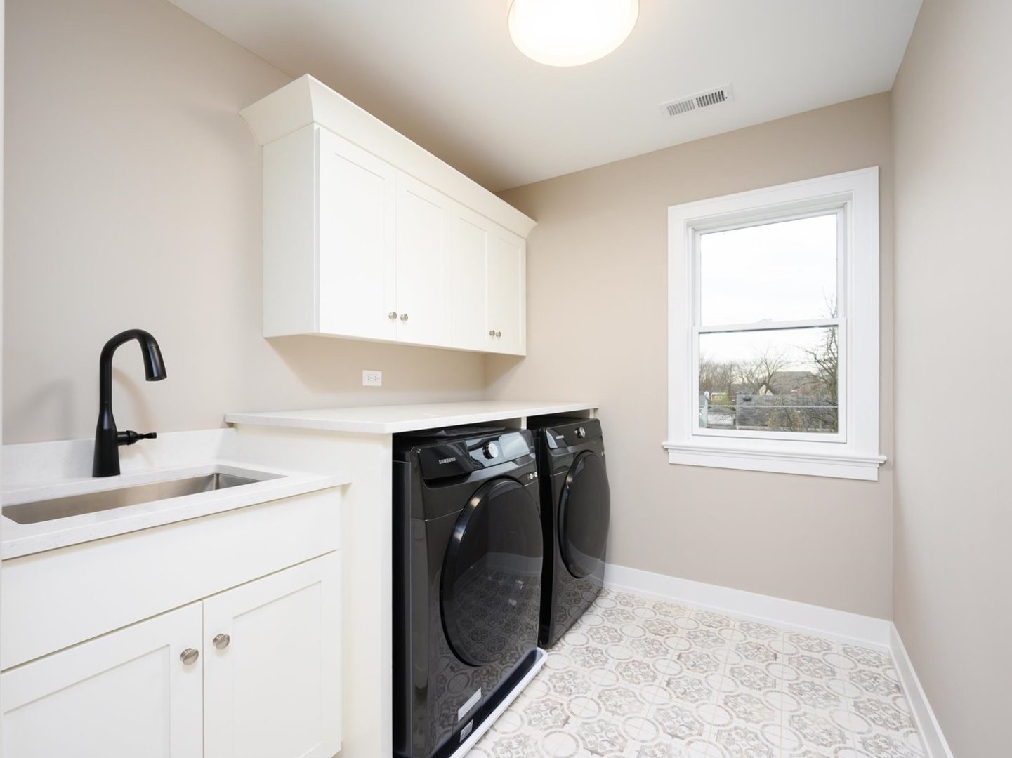 570 Parkside Avenue Elmhurst, IL 60126 - Photo 18 of 22 a kitchen with a sink and cabinets