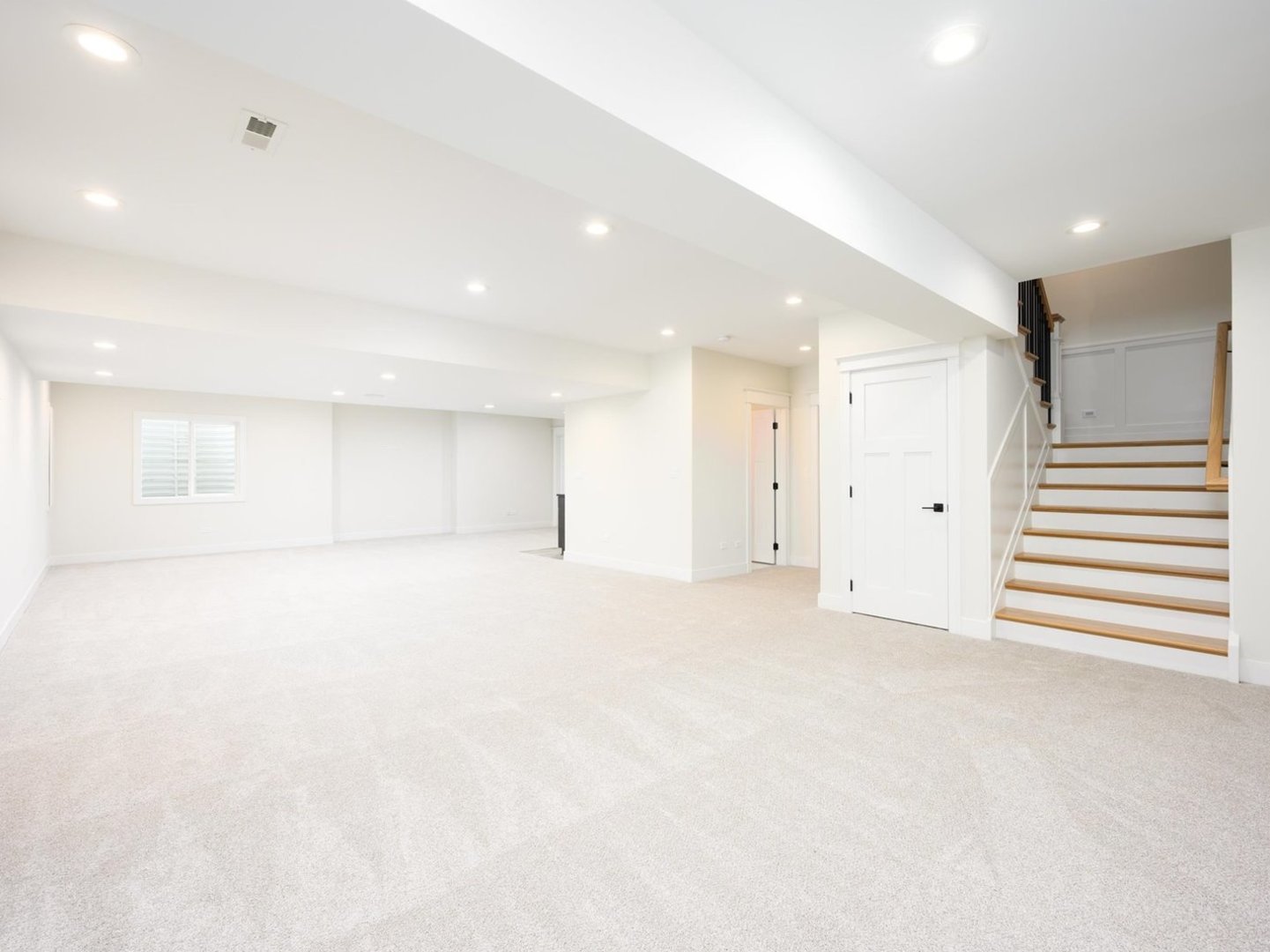 570 Parkside Avenue Elmhurst, IL 60126 - Photo 21 of 22 a view of an empty room