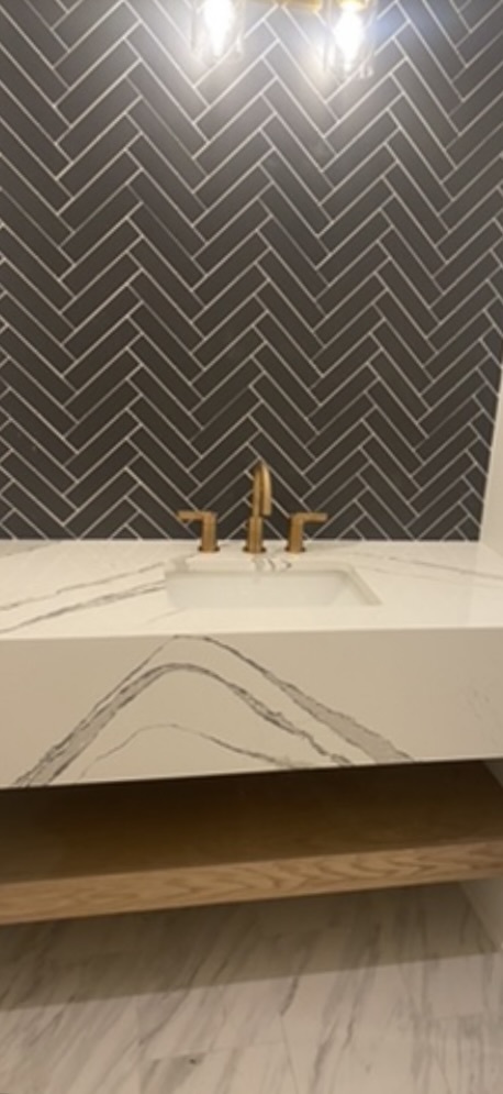 570 Parkside Avenue Elmhurst, IL 60126 - Photo 8 of 22 a view of wooden door