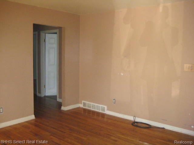 30010 Grandview Street Inkster, MI 48141 - Photo 6 of 15 IMG_2042.JPG