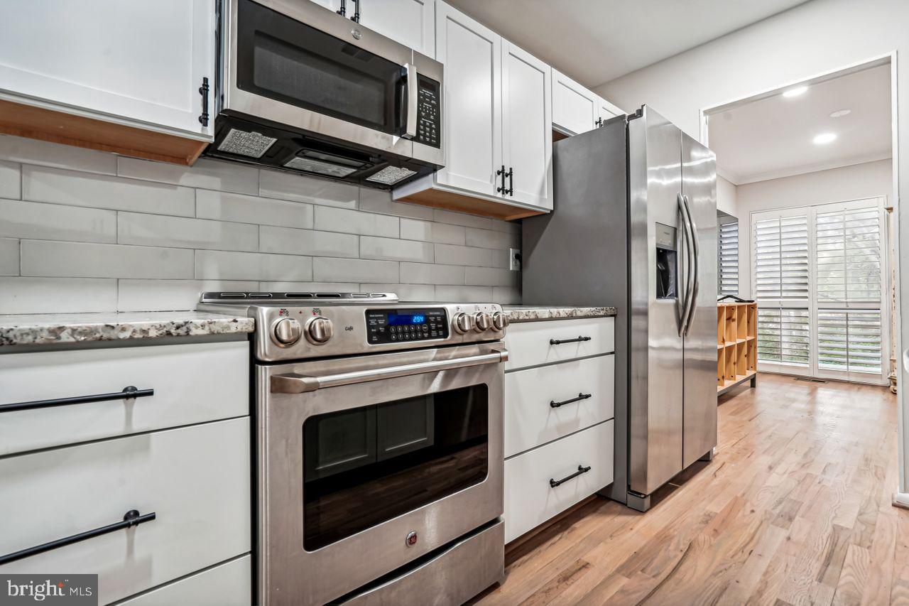 11728 Decade Court Reston, VA 20191 - Photo 3 of 35 Kitchen