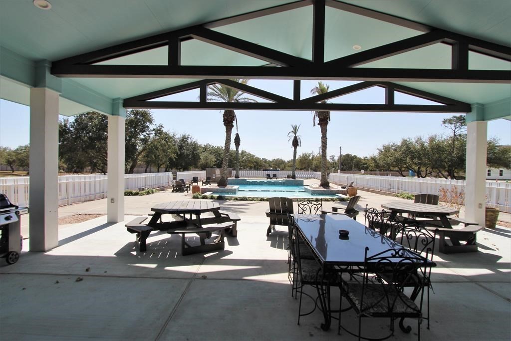 103 Lavaca Circle Rockport, TX 78382 - Photo 4 of 6