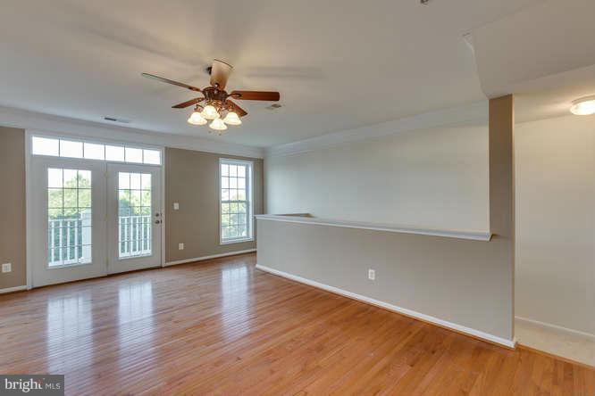 24634 Buttonbush Terrace, Unit 18 Aldie, VA 20105 - Photo 2 of 30 Living Room