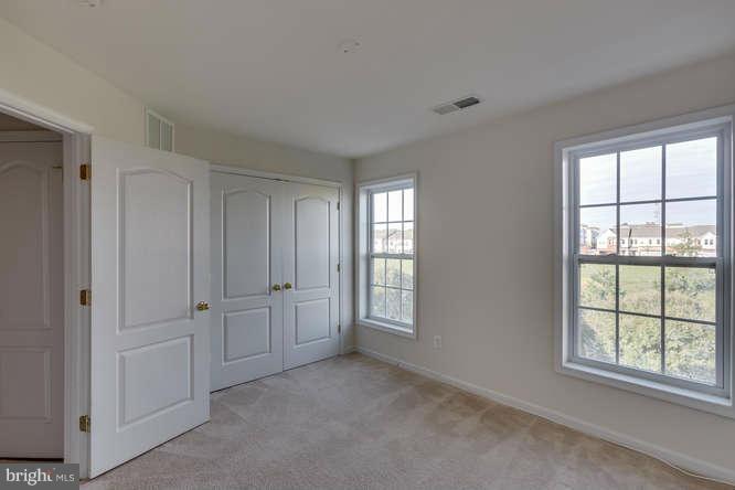 24634 Buttonbush Terrace, Unit 18 Aldie, VA 20105 - Photo 19 of 30 Bedroom