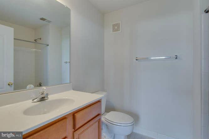 24634 Buttonbush Terrace, Unit 18 Aldie, VA 20105 - Photo 21 of 30 Bath