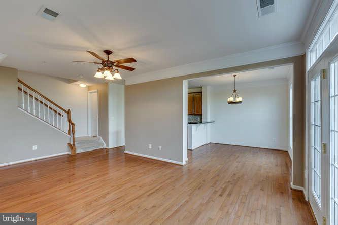 24634 Buttonbush Terrace, Unit 18 Aldie, VA 20105 - Photo 4 of 30 Living Room