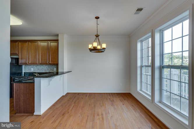 24634 Buttonbush Terrace, Unit 18 Aldie, VA 20105 - Photo 5 of 30 Dining Room