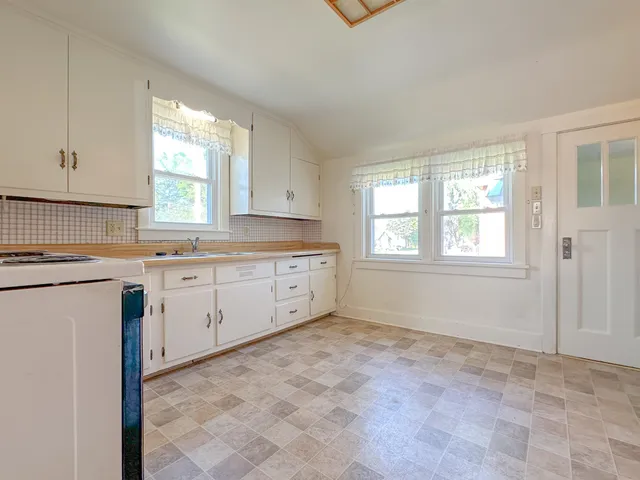 $144,900 | 1113 38th Avenue, Menominee, MI 49858