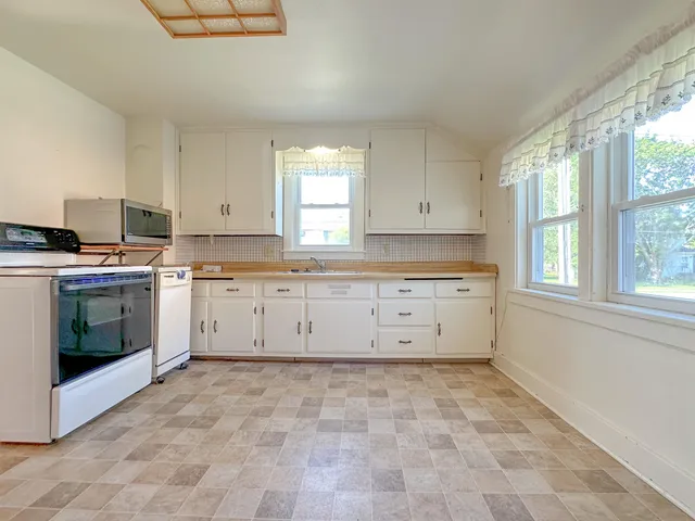 $144,900 | 1113 38th Avenue, Menominee, MI 49858