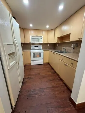 $2,700 | 8820 Southwest 123rd Court, Unit L103, Miami, FL 33186