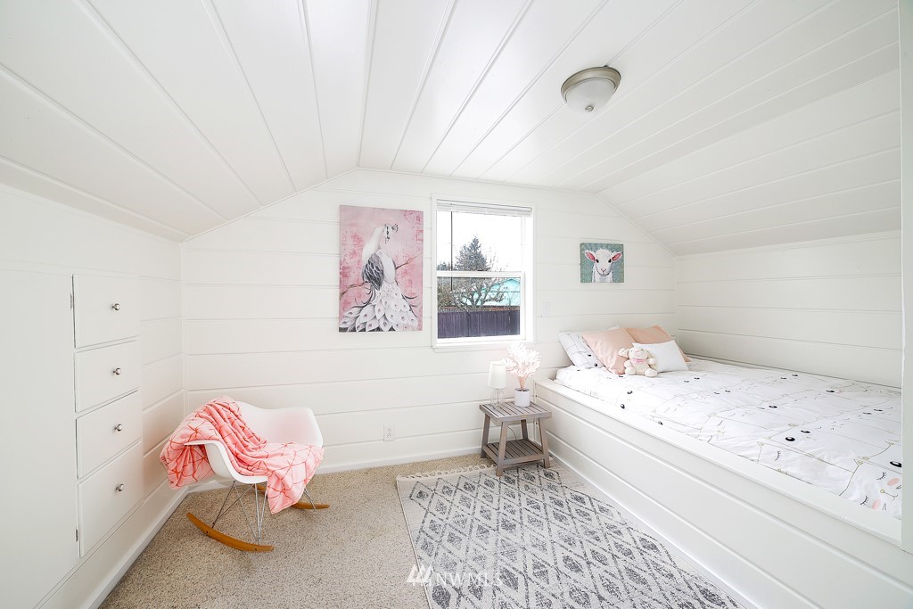614 Southwest 127th Street Seattle, WA 98146 - Photo 12 of 25 Gallery Image 12
