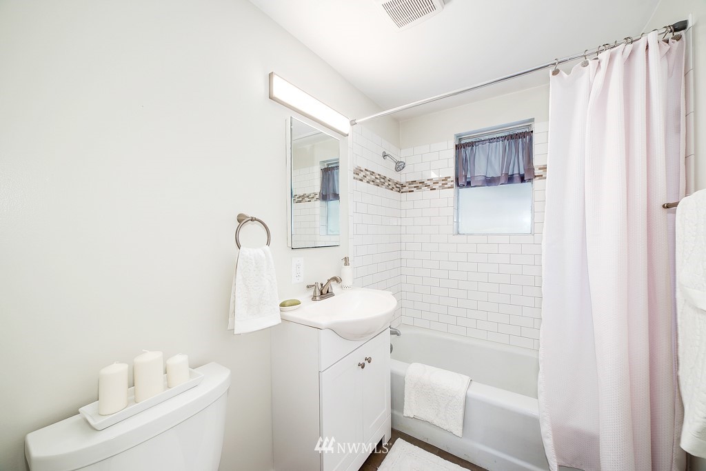 614 Southwest 127th Street Seattle, WA 98146 - Photo 13 of 25 Gallery Image 13