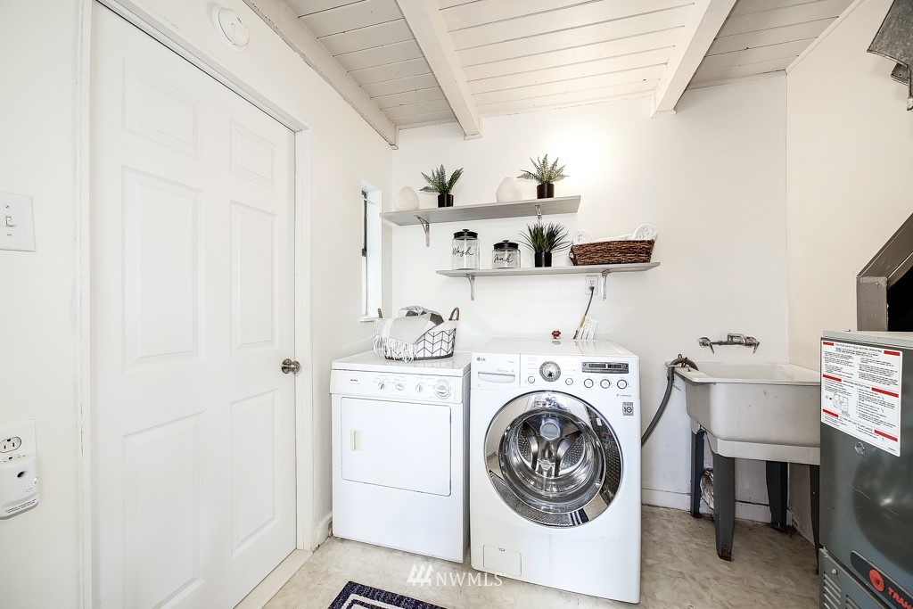 614 Southwest 127th Street Seattle, WA 98146 - Photo 14 of 25 Gallery Image 14