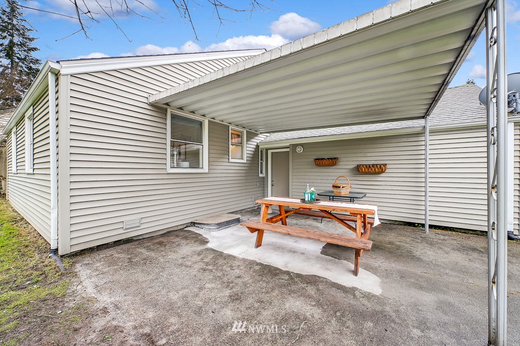 614 Southwest 127th Street Seattle, WA 98146 - Photo 16 of 25 Gallery Image 16