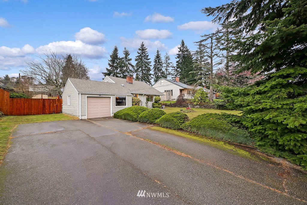614 Southwest 127th Street Seattle, WA 98146 - Photo 22 of 25 Gallery Image 22