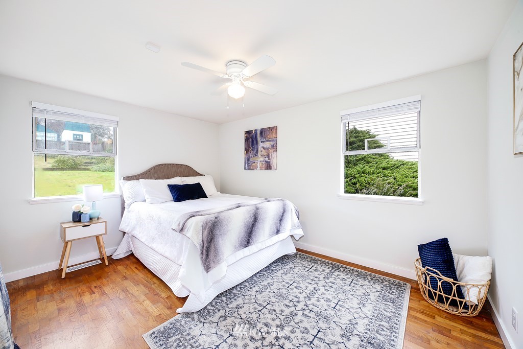 614 Southwest 127th Street Seattle, WA 98146 - Photo 9 of 25 Gallery Image 9