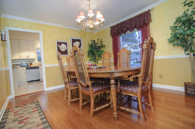 112 Jamestown Road Tullahoma, TN 37388 - Photo 12 of 20 Holiday entertaining made easy in this formal dining room offering hardwood floors, chair rail and crown molding.