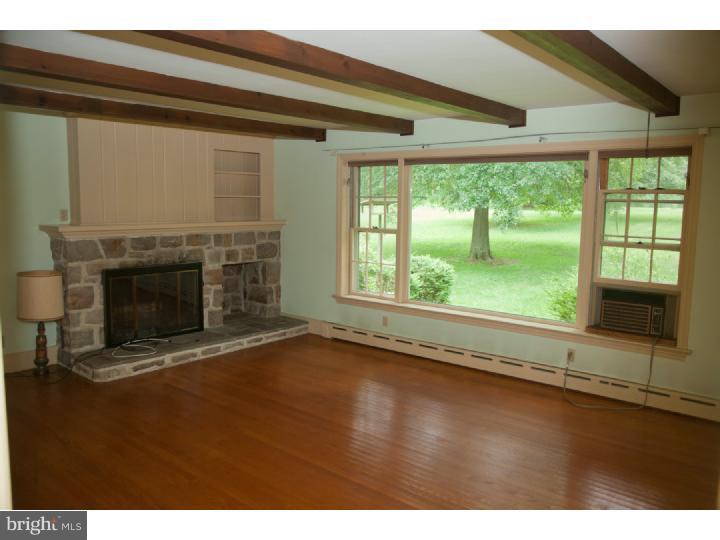 798 Pughtown Road Spring City, PA 19475 - Photo 4 of 18 Living Room
