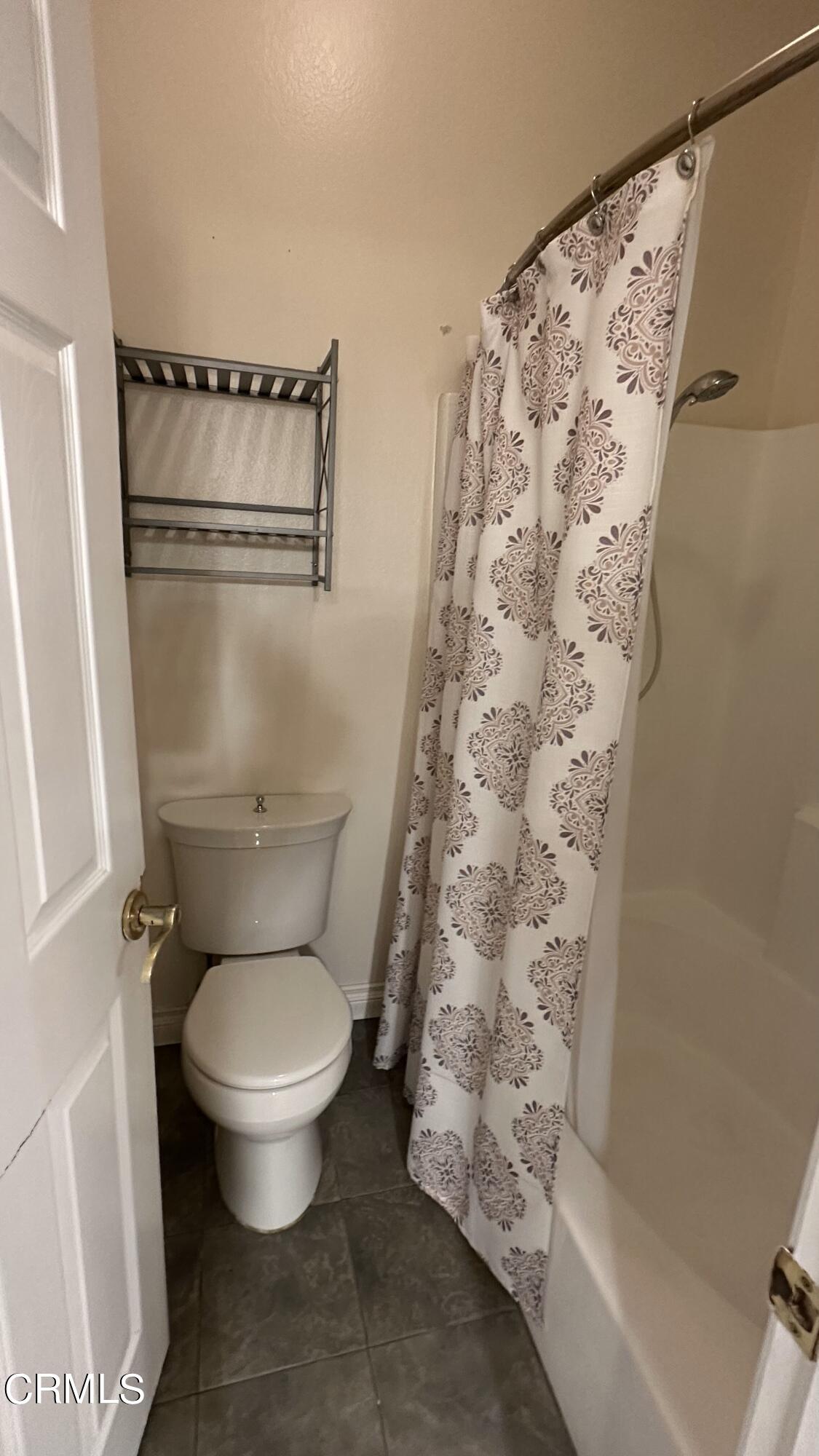 731 West Home Street Rialto, CA 92376 - Photo 8 of 18 Primarybath2