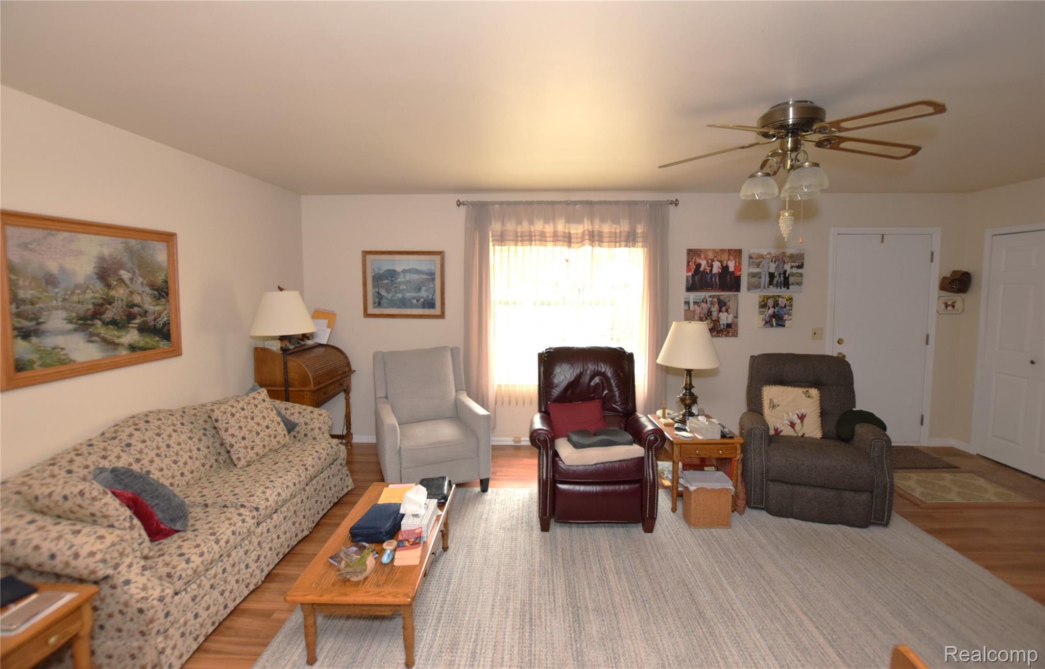 2073 Dutcher Road Flint, MI 48532 - Photo 7 of 18 liv.JPG