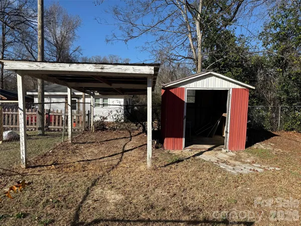 a view of a house with basketball room