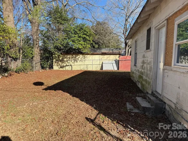 a view of a backyard of the house