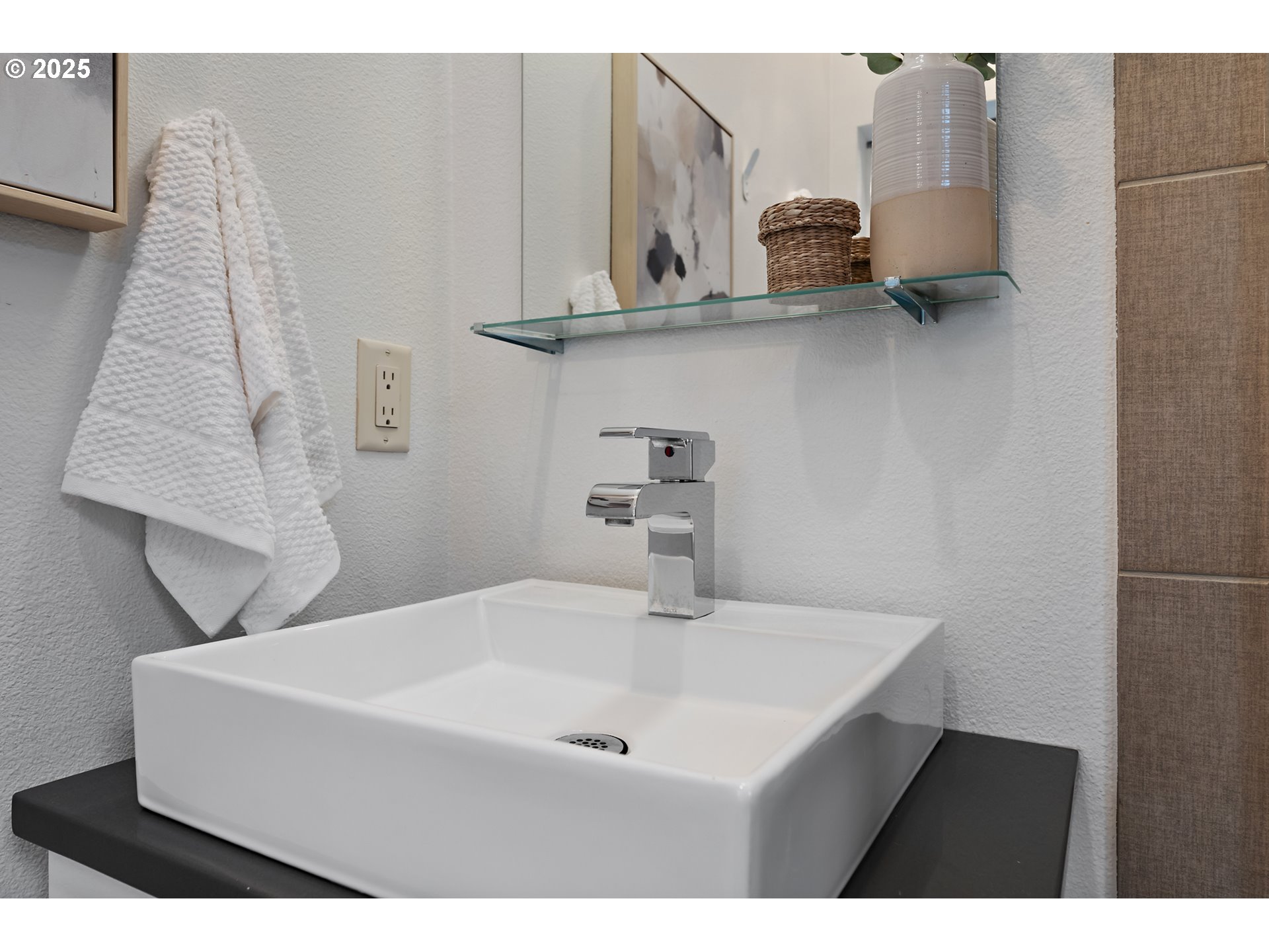 4303 Southeast Division Street Portland, OR 97206 - Photo 25 of 40 a bathroom with a sink