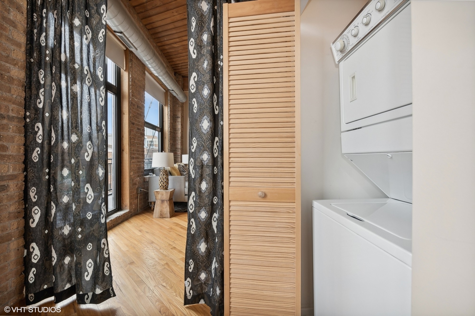 1040 West Adams Street, Unit 457 Chicago, IL 60607 - Photo 13 of 21 a view of balcony and patio