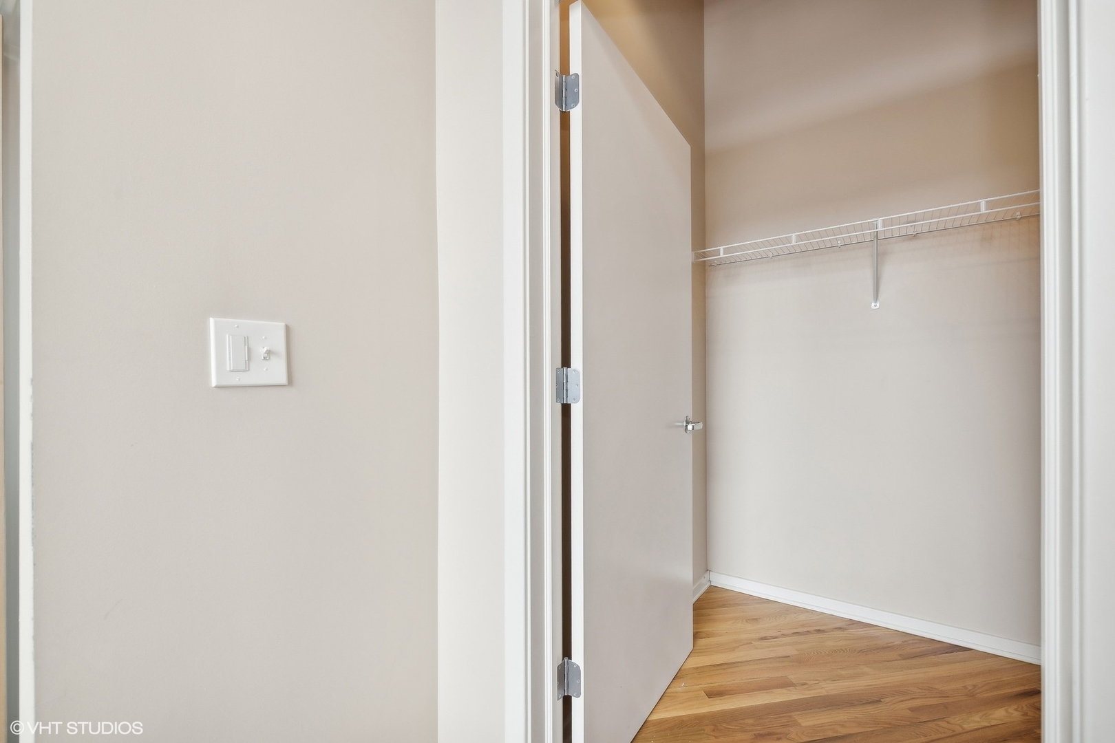 1040 West Adams Street, Unit 457 Chicago, IL 60607 - Photo 14 of 21 a view of a hallway with wooden floor