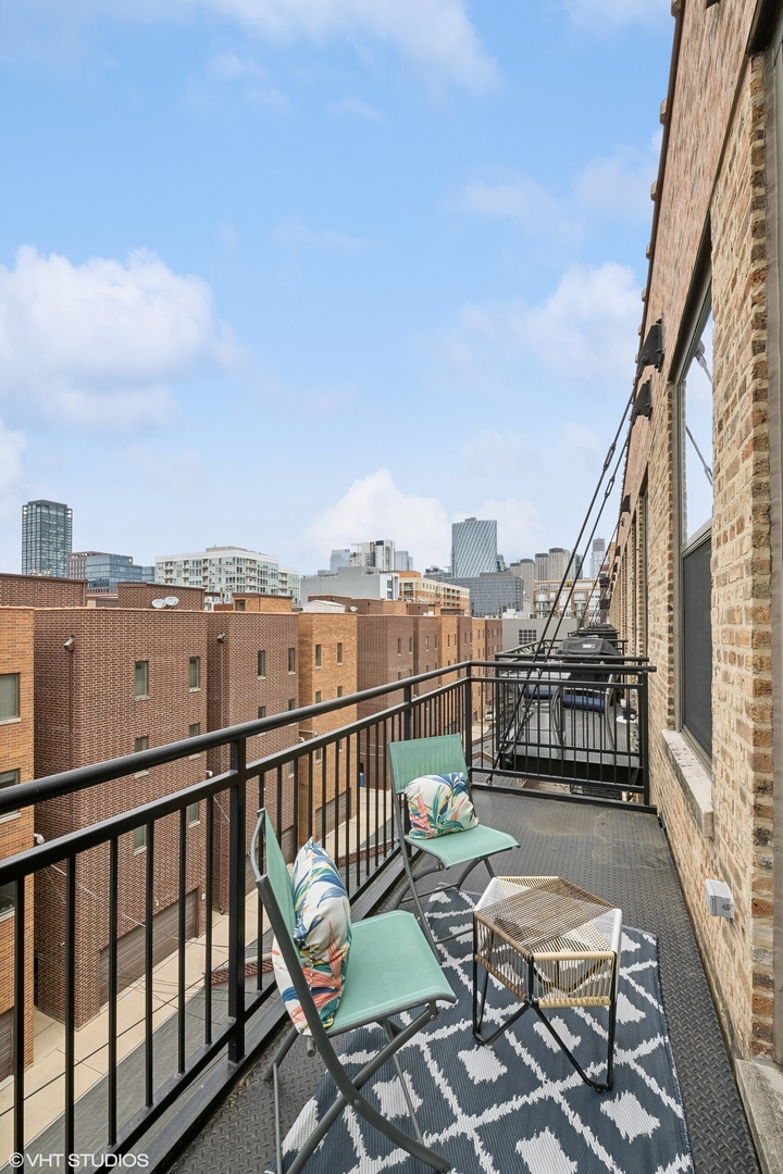1040 West Adams Street, Unit 457 Chicago, IL 60607 - Photo 15 of 21 a view of a balcony with wooden benches