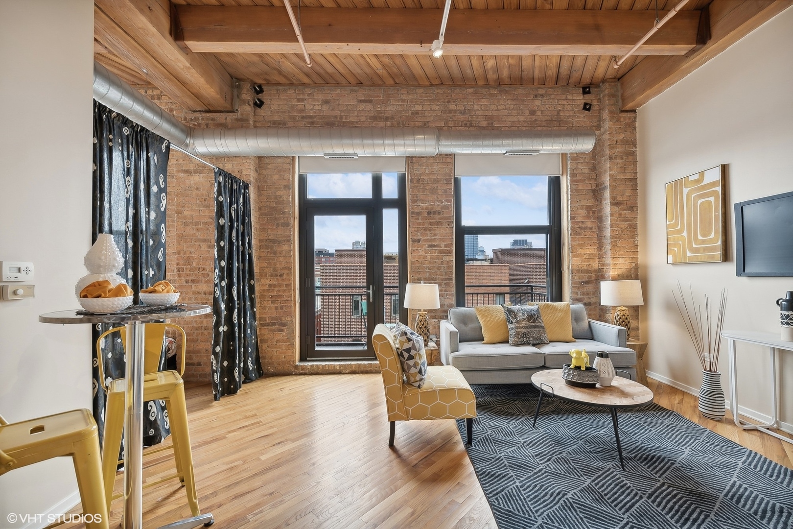 1040 West Adams Street, Unit 457 Chicago, IL 60607 - Photo 3 of 21 a living room with furniture and wooden floor