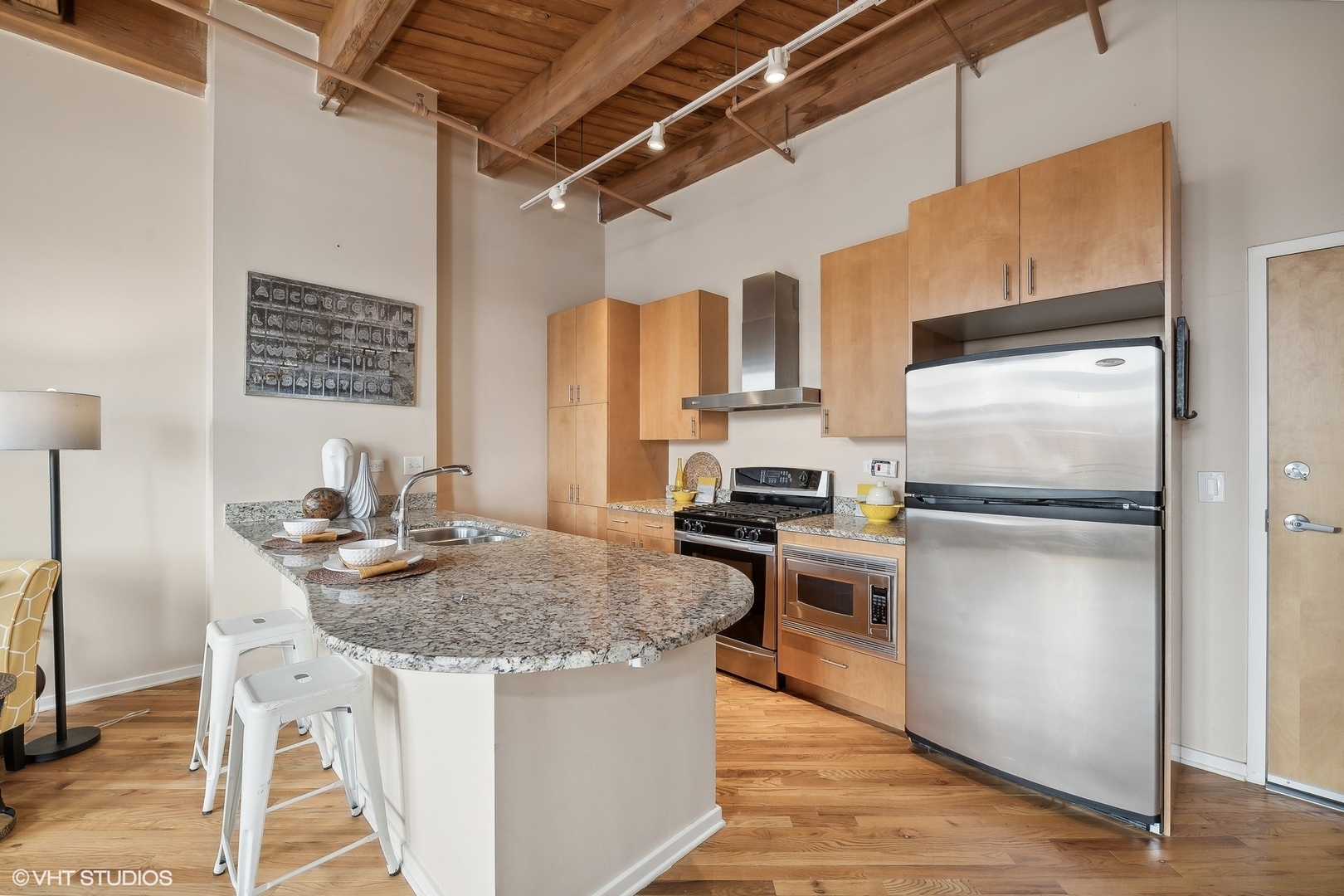 1040 West Adams Street, Unit 457 Chicago, IL 60607 - Photo 9 of 21 a kitchen with refrigerator and stove