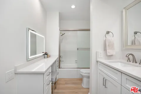 $949,000 | 809 South Bundy Drive, Unit 205, Los Angeles, CA 90049