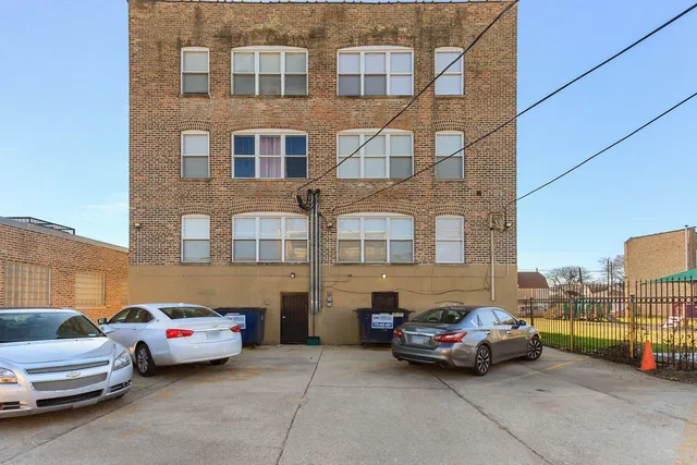 $1,450 | 4024 West Division Street, Unit 303, Chicago, IL 60651