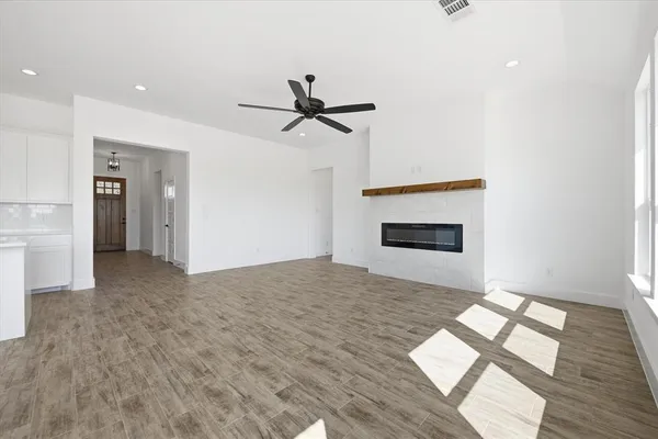 $446,313 | 112 Cattleman Drive, Poolville, TX 76487