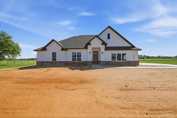 $446,313 | 112 Cattleman Drive, Poolville, TX 76487