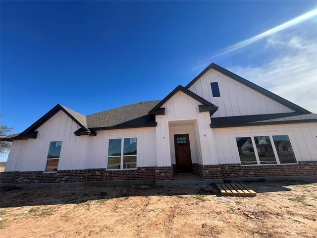 $488,900 | 112 Cattleman Drive, Poolville, TX 76487